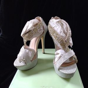 Celeste Sheri 06 pumps silver sz 8 NIB Unavailable on internet